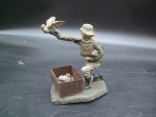 Lineol Soldat Taube auflassend